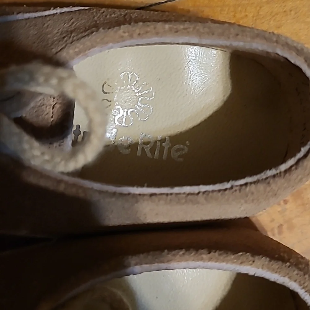 Stride Rite Size 5 Oxford Loafer.